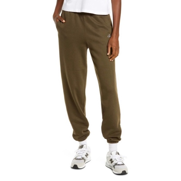 Alo Yoga Accolade Sweatpant Dark Olive M - Picture 12 of 14
